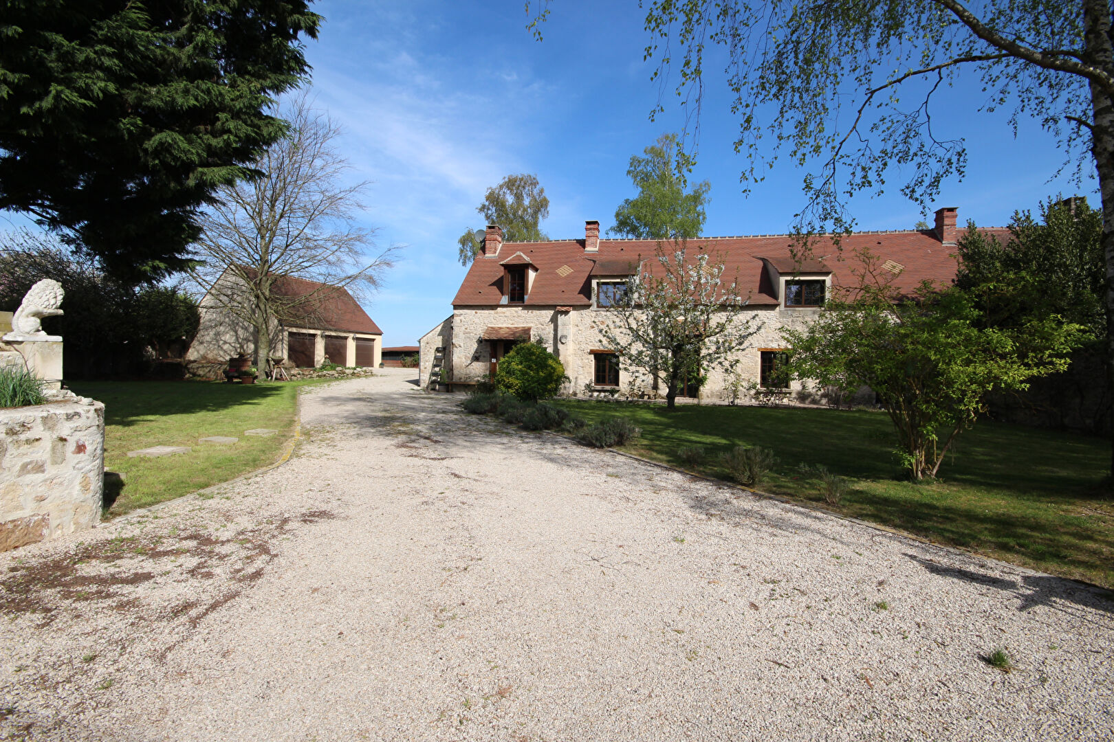 Longère en pierres, axe SENLIS- CREPY EN VALOIS