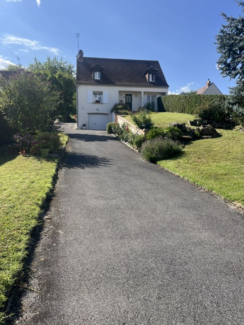 Maison vivable de plain pied de 133m² élevée sur sous-sol