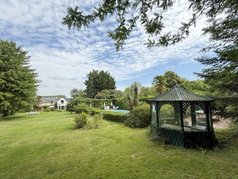 Photo Ensemble immobilier de caractère sur parc paysager avec piscine et dépendances ? Secteur Senlis image 4/6