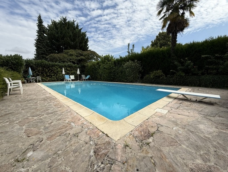 Photo Ensemble immobilier de caractère sur parc paysager avec piscine et dépendances ? Secteur Senlis image 5/6