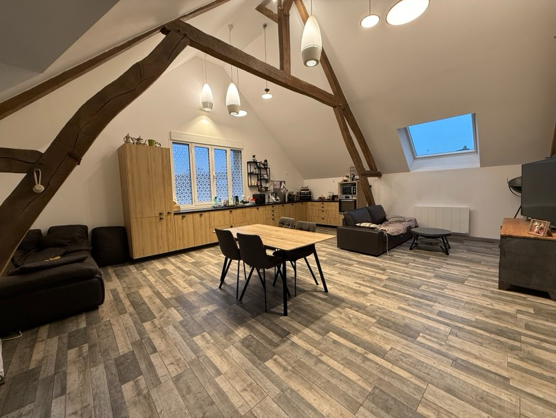 Ensemble immobilier - Locaux commerciaux + grand appartement. Rentabilité 7 % Estrées-Saint-Denis