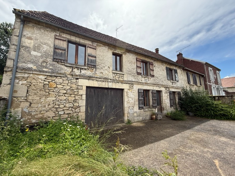 Maison en pierre avec jardin et dépendance à Saintines