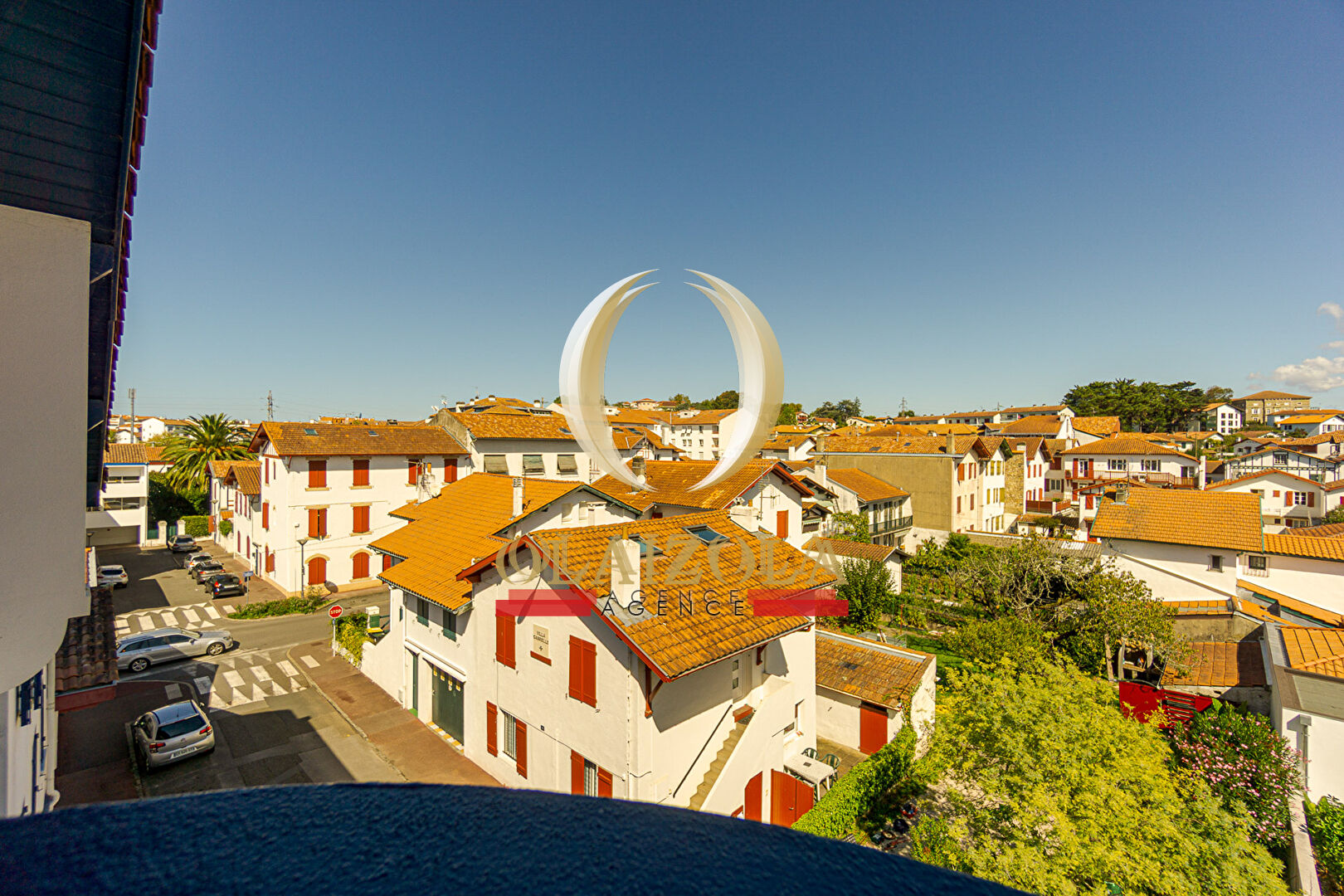 SAINT JEAN DE LUZ , Appartement T2 avec terrasse au dernier étage, à deux pas du centre.