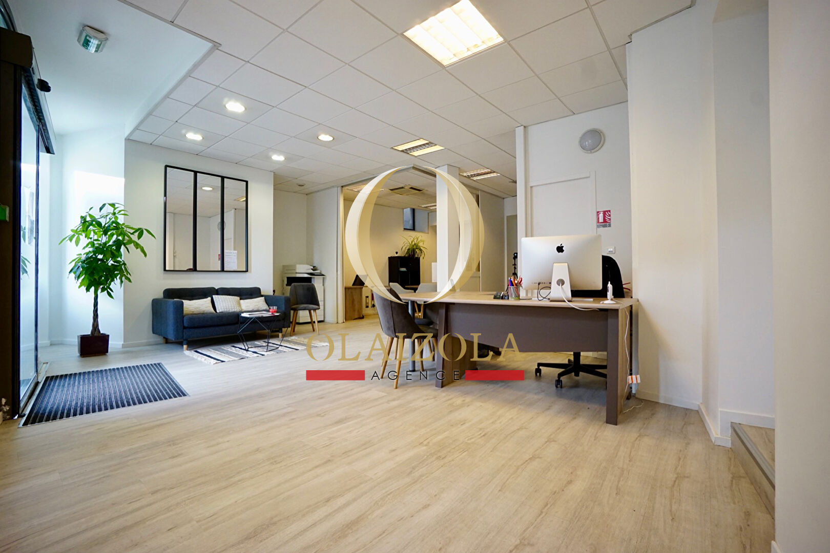 SAINT-PÉE-SUR-NIVELLE - Immeuble au coeur du bourg, avec grand potentiel d'aménagement