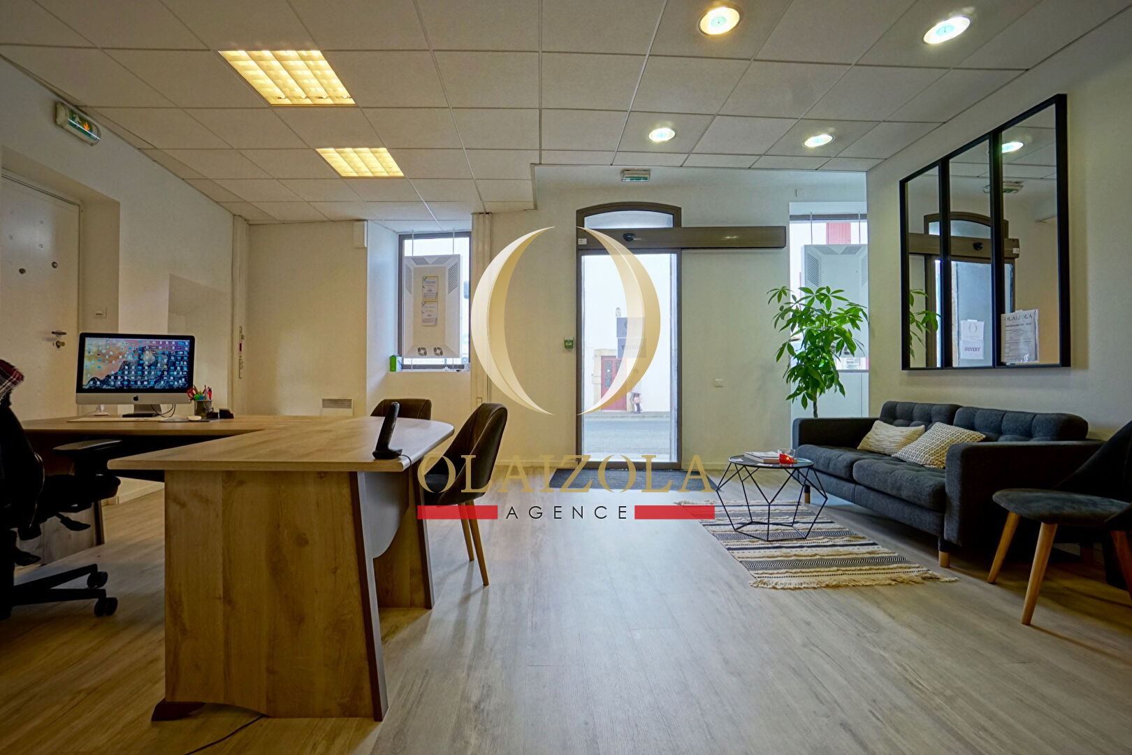 Photo SAINT-PÉE-SUR-NIVELLE - Immeuble au coeur du bourg, avec grand potentiel d'aménagement image 2/6