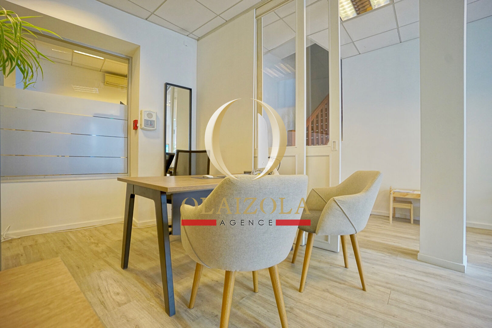 Photo SAINT-PÉE-SUR-NIVELLE - Immeuble au coeur du bourg, avec grand potentiel d'aménagement image 5/6