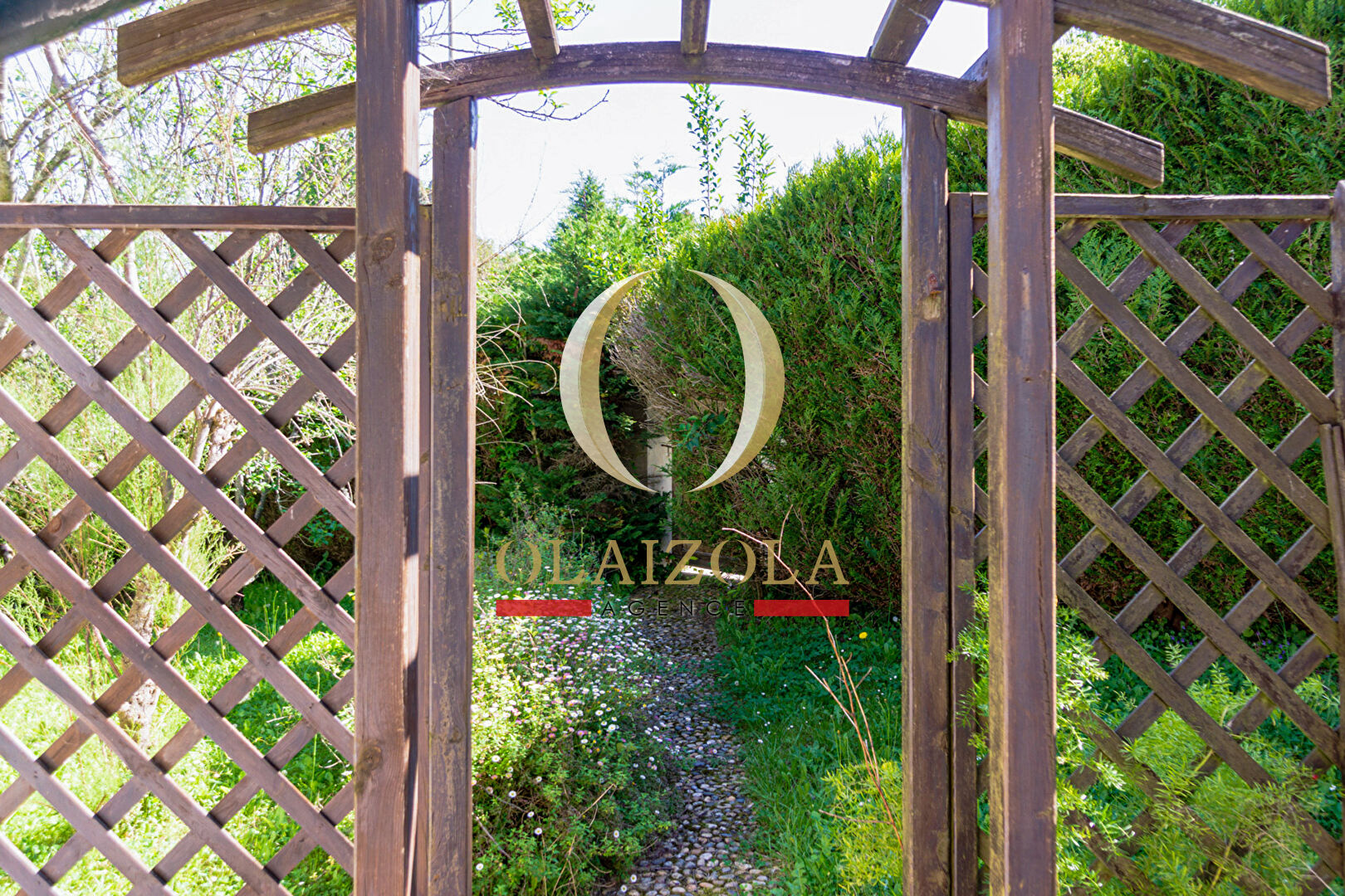 Photo Saint-Jean-de-Luz - Maison spacieuse avec garage et jardin bucolique dans quartier calme. image 4/6