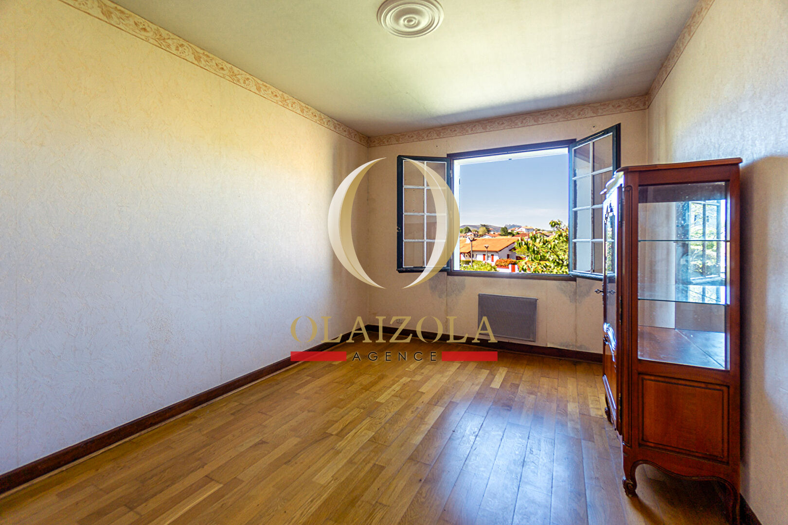 Photo Saint-Jean-de-Luz - Maison spacieuse avec garage et jardin bucolique dans quartier calme. image 6/6