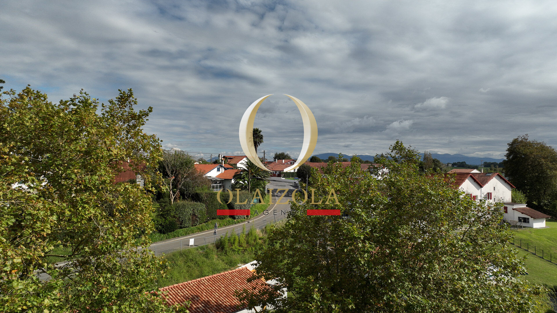 Photo BIDART - Terrain à bâtir viabilisé à deux pas du centre du village. image 3/6