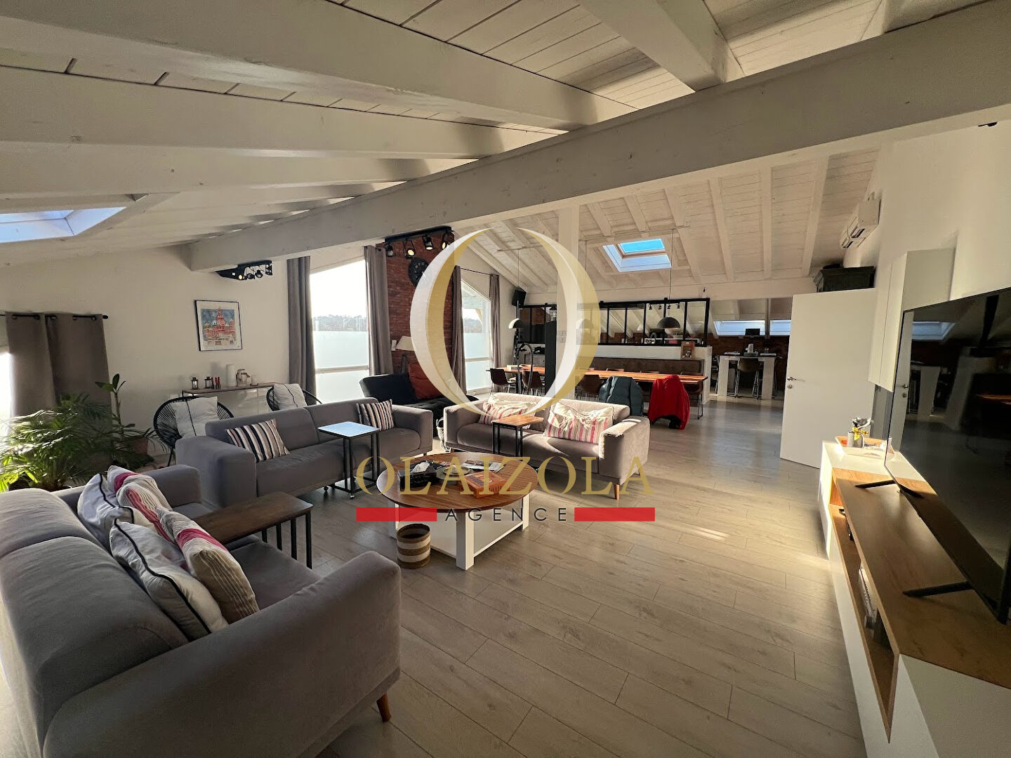 Ascain-Murs: Local d'activité ,Showroom -logement