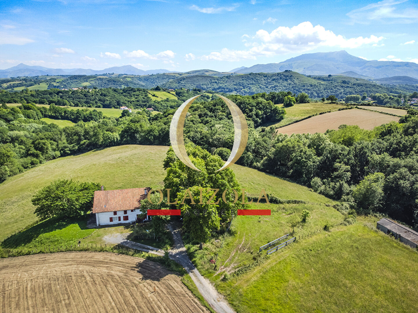 SAINT PÉE SUR NIVELLE - Propriété de 1750 à fort potentiel sur site d'exception avec vue panoramique