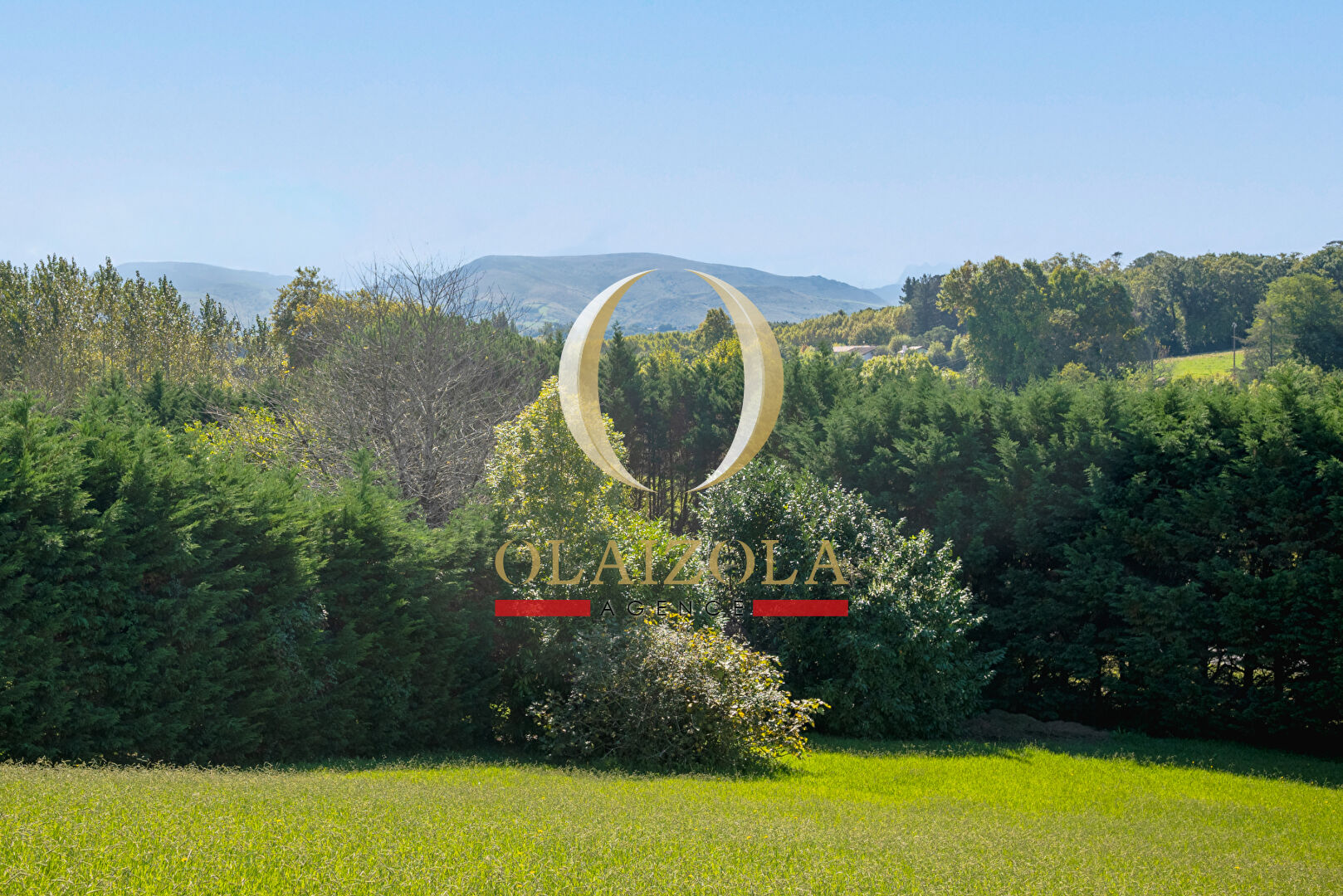 URRUGNE - Maison de plain-pied avec garage, grand terrain et belle vue.