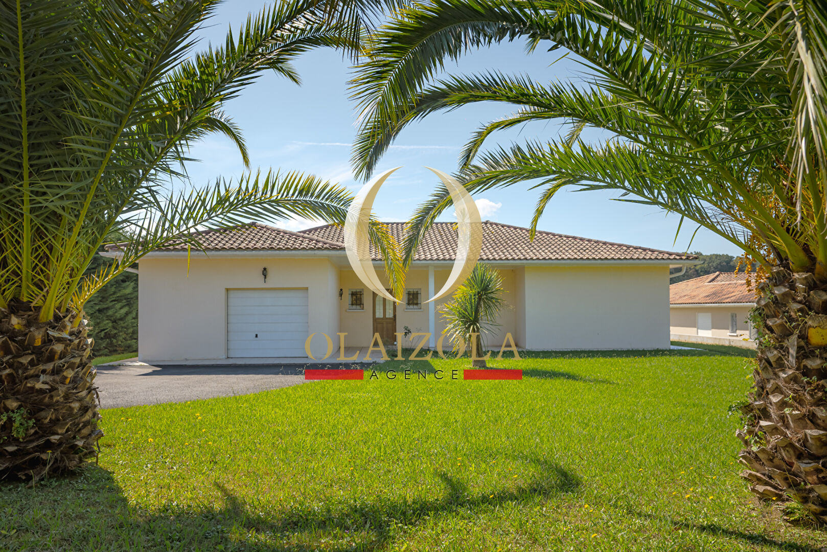 Photo URRUGNE - Maison de plain-pied avec garage, grand terrain et belle vue. image 2/2