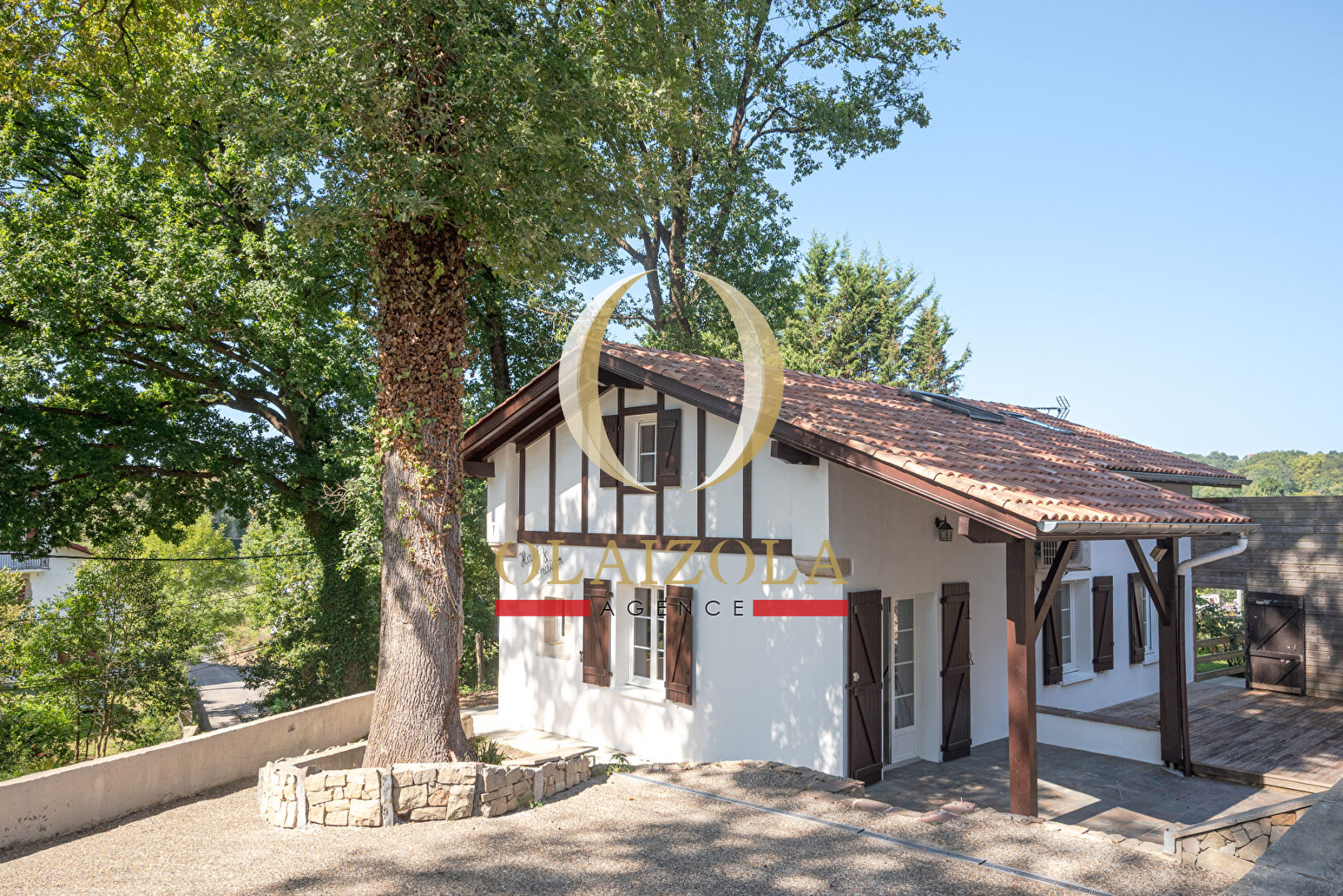 SAINT PÉE SUR NIVELLE / BOURG - Maison évolutive avec jardin dans quartier calme.