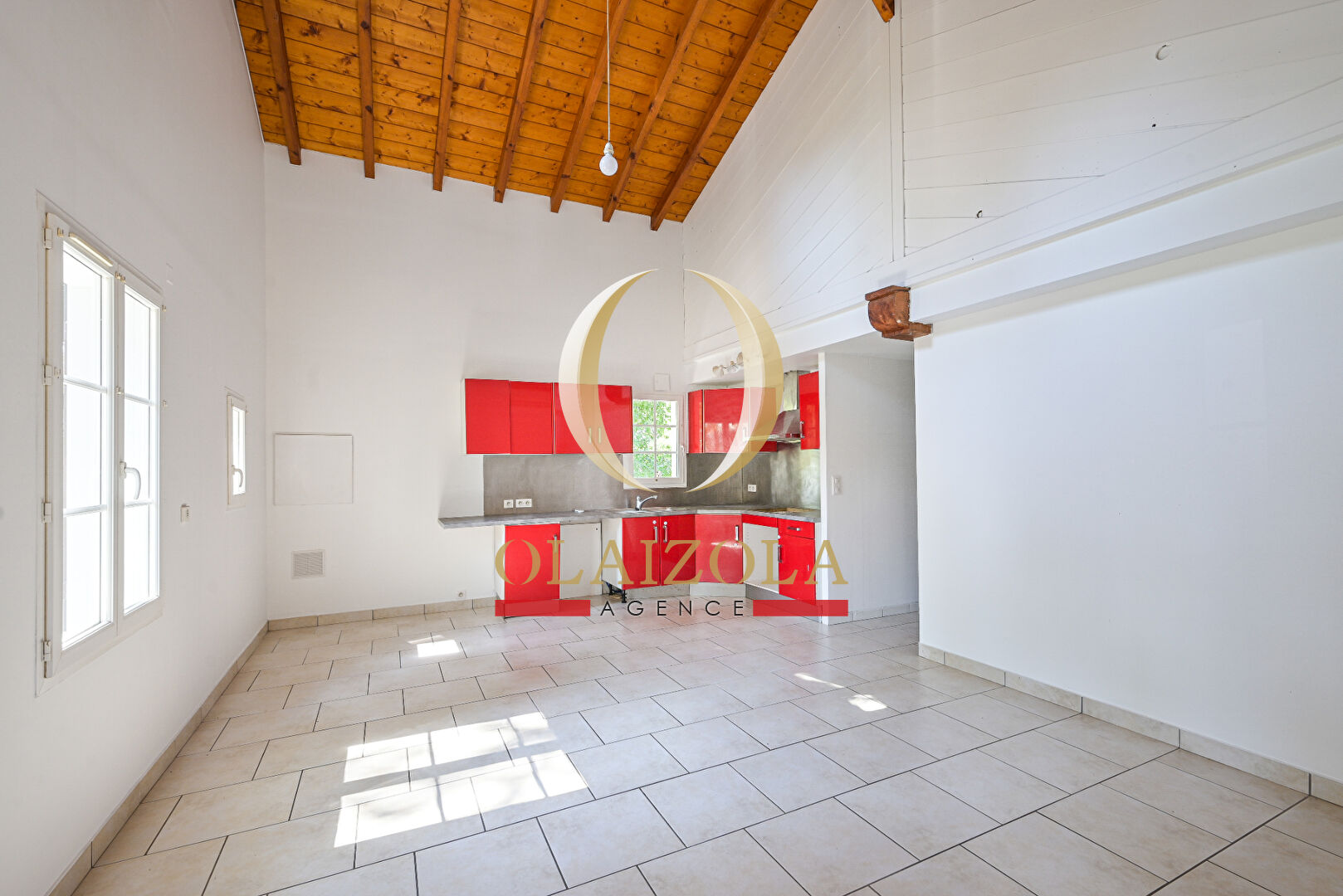 Photo SAINT PÉE SUR NIVELLE / BOURG - Maison évolutive avec jardin dans quartier calme. image 2/6