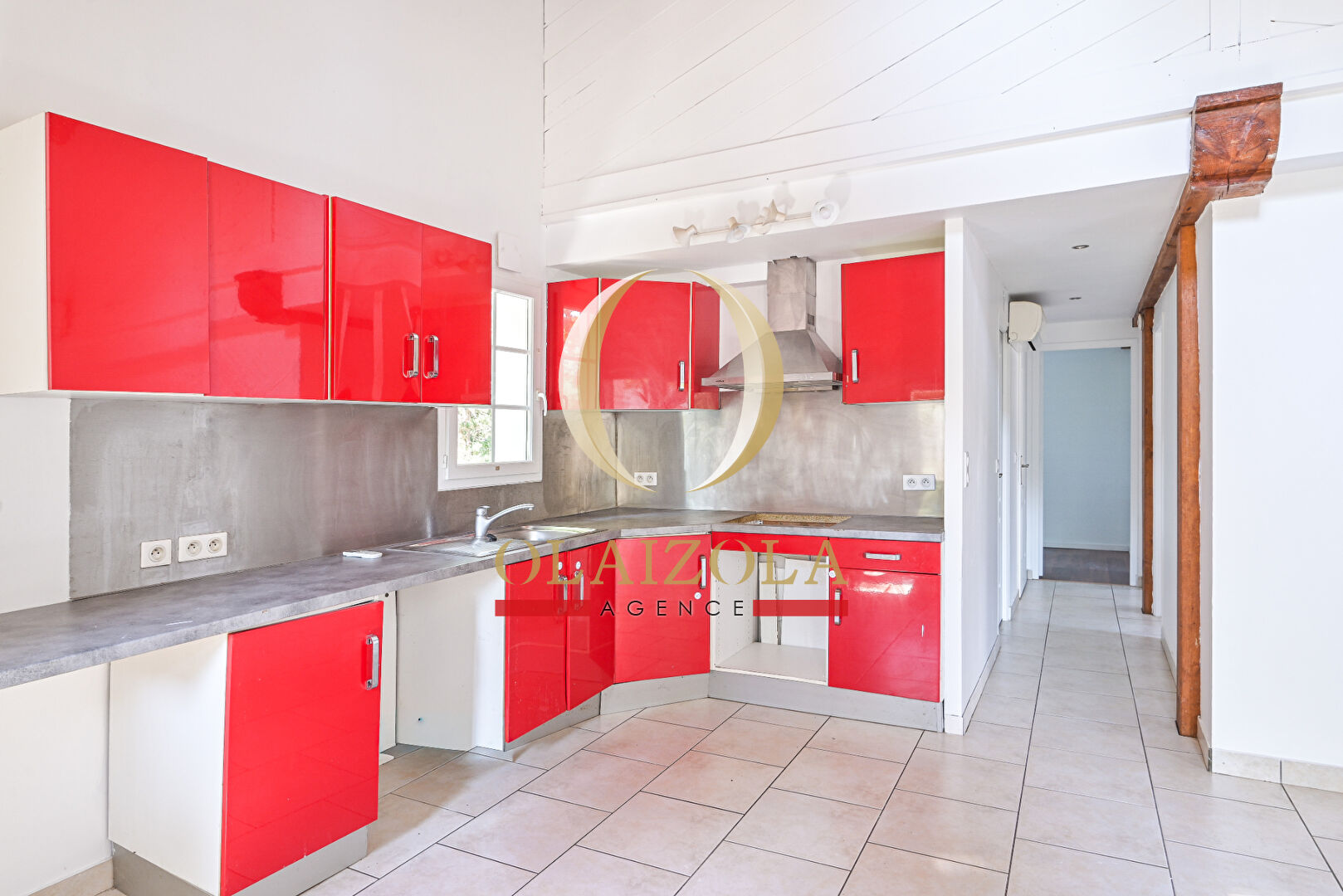 Photo SAINT PÉE SUR NIVELLE / BOURG - Maison évolutive avec jardin dans quartier calme. image 3/6