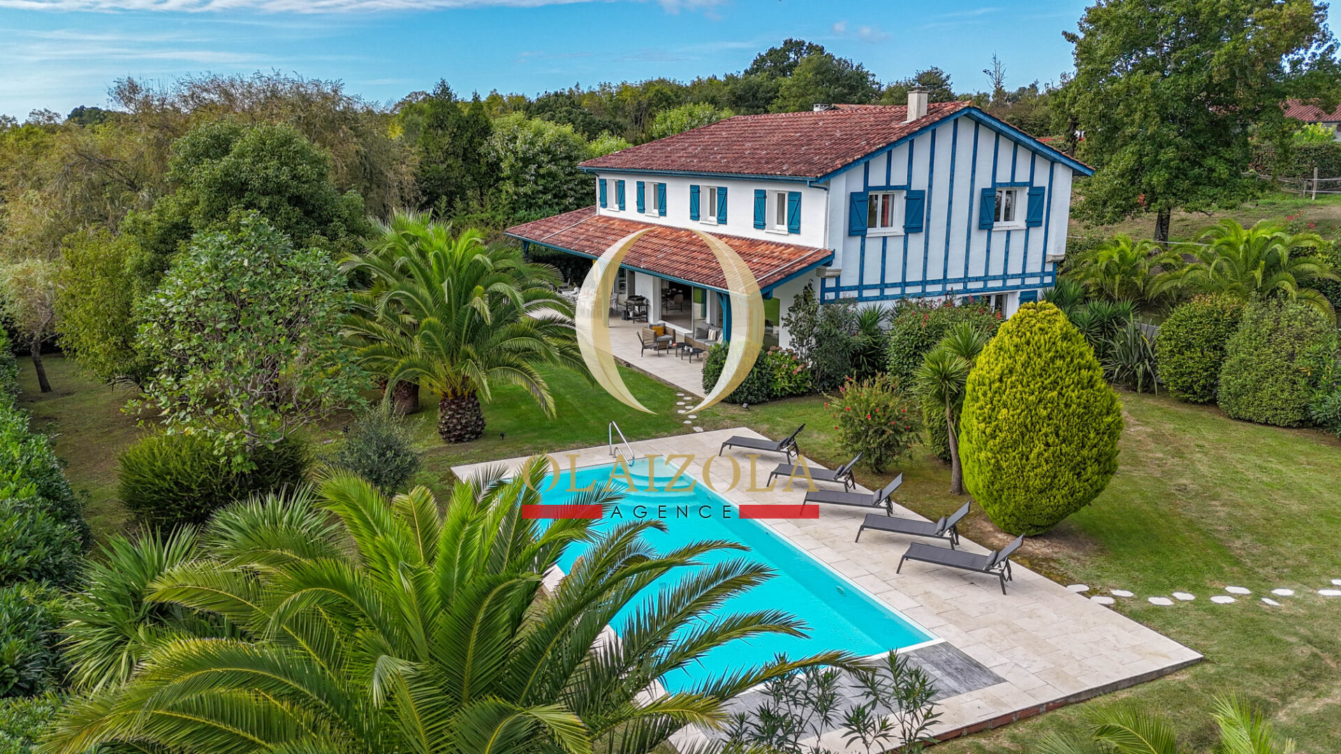 Photo ARCANGUES - Villa pleine de charme avec piscine et garage. image 2/6