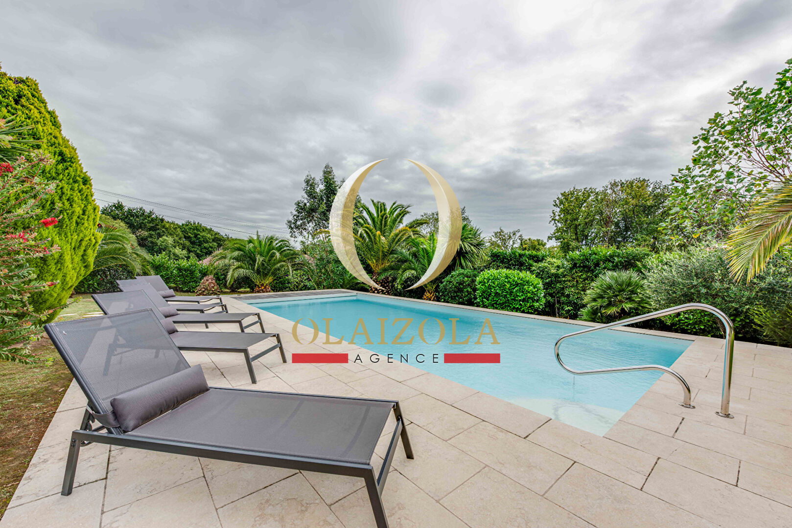 Photo ARCANGUES - Villa pleine de charme avec piscine et garage. image 4/6