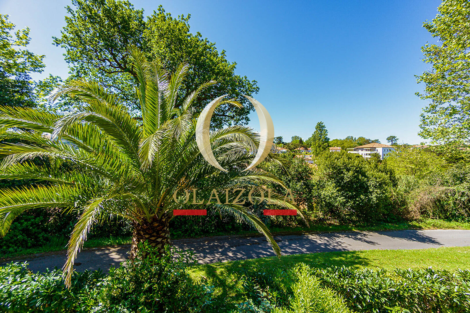 Photo ANGLET,  Appartement T3 avec loggias et garage en sous-sol dans résidence calme. image 2/6