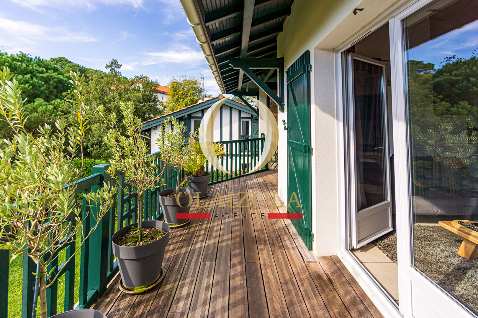 BIDART LIMITE BIARRITZ : Appartement lumineux avec terrasse et garage entre lac et océan.