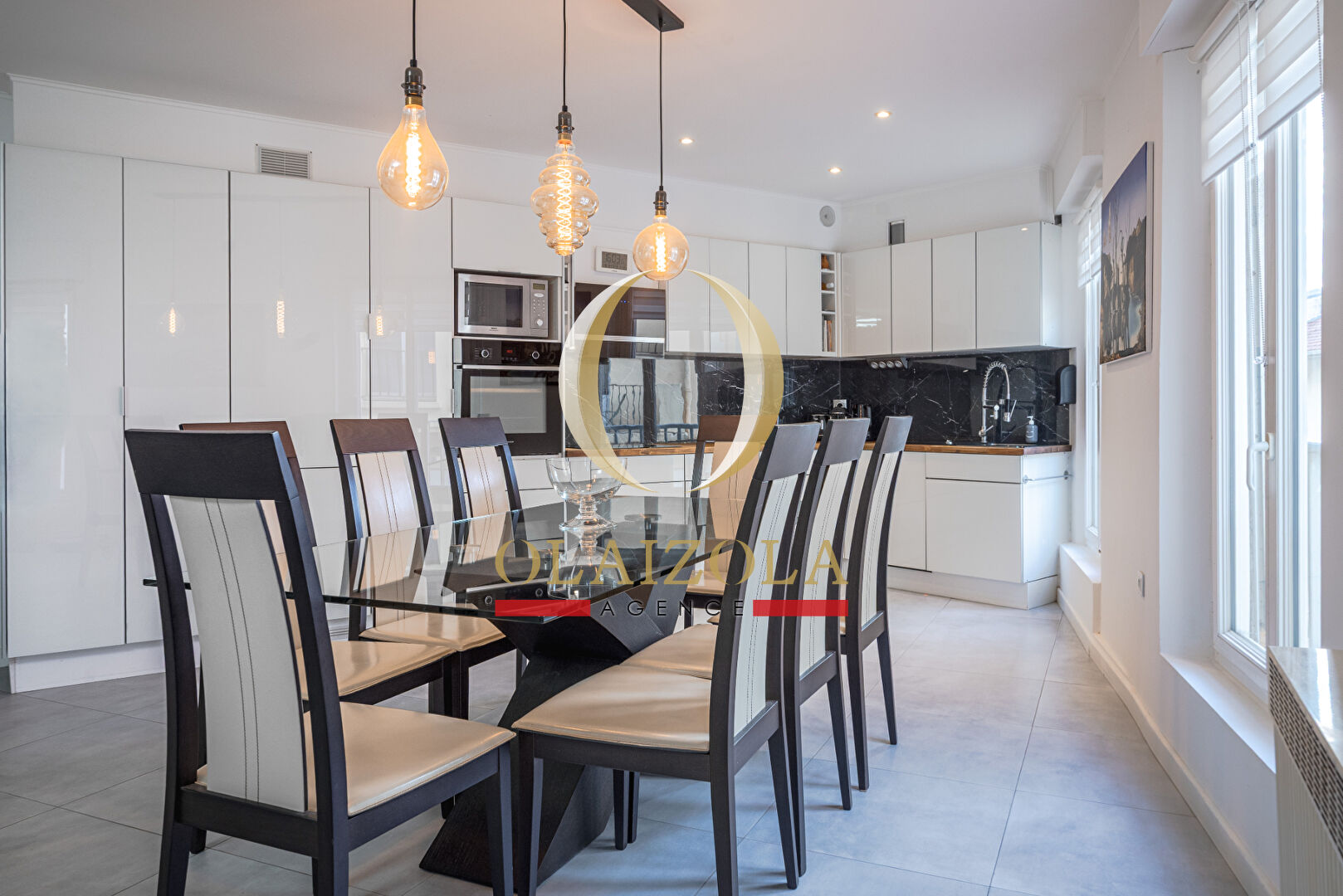 Photo BIARRITZ / MAZAGRAN - Appartement moderne entre la Grande Plage et la place Sainte-Eugénie image 2/6