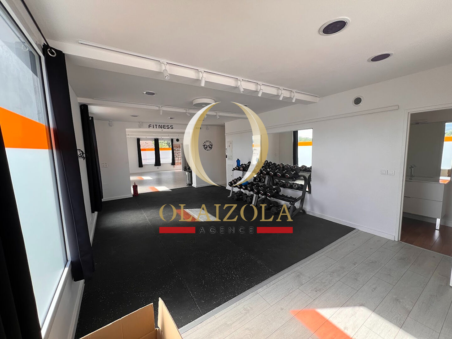 ASCAIN -MURS: BUREAU :100m2 aménagé,