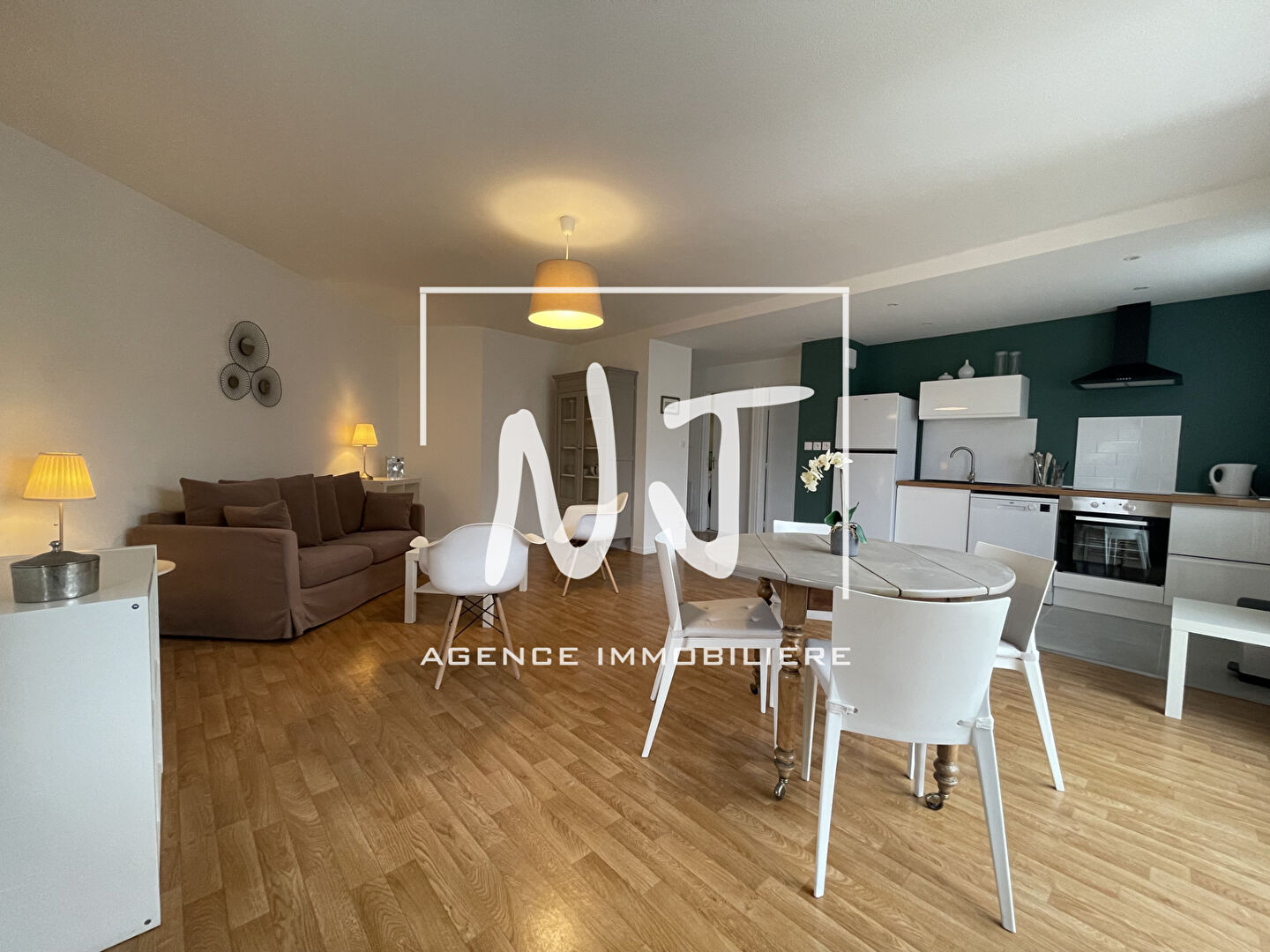 APPARTEMENT MEUBLE A LOUER – 1 CHAMBRE – 1 BALCON – 1 PLACE DE PARKING