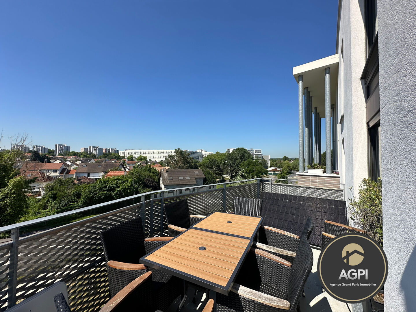 A vendre  en exclusivité Duplex de 5 pièces avec Terrasse ensoleillée; Parking, Cave