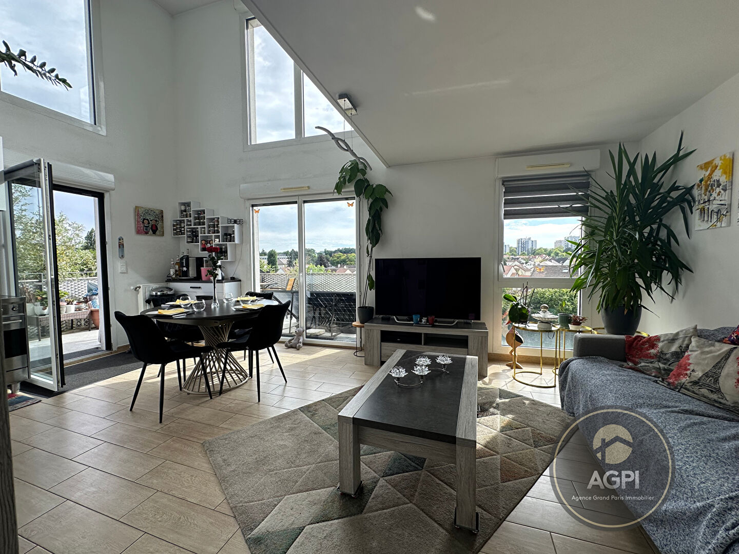 Photo A vendre  en exclusivité Duplex de 5 pièces avec Terrasse ensoleillée; Parking, Cave image 4/6