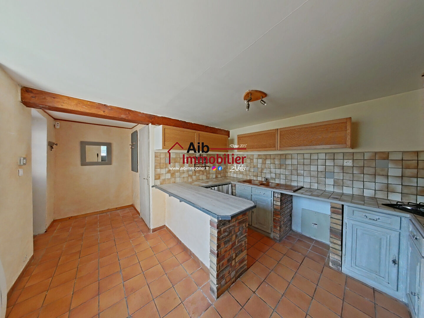 Photo Charmante maison en pierre et sa cour image 2/6