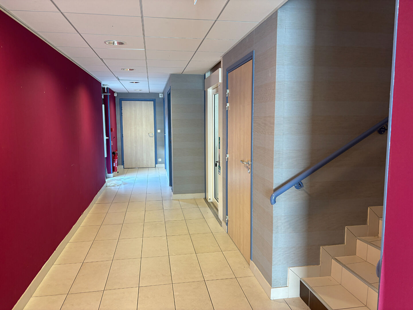 Photo Immeuble Ablis sur 2 niveaux + Grenier + sous sol image 1/6