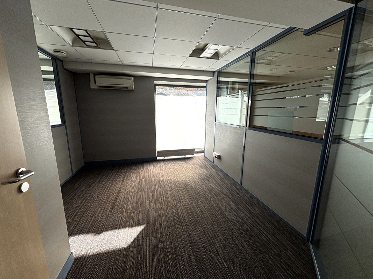 Photo Immeuble Ablis sur 2 niveaux + Grenier + sous sol image 6/6