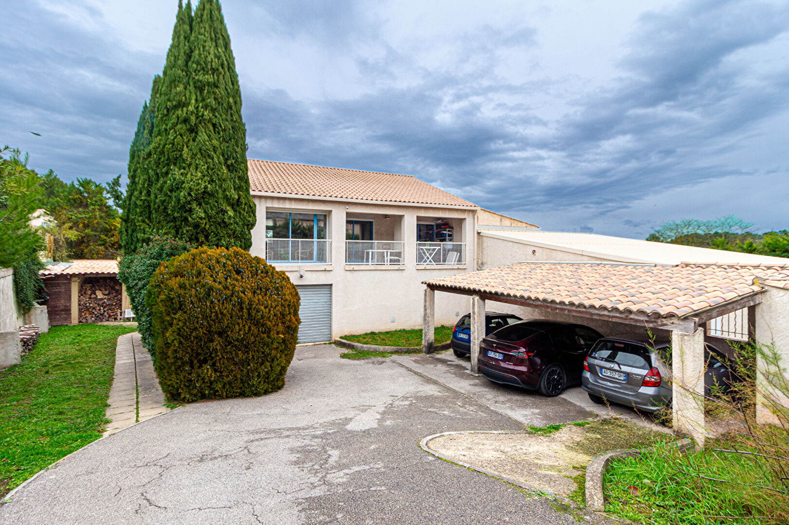 Maison de 155 m2 + Salle de réception 610 m2