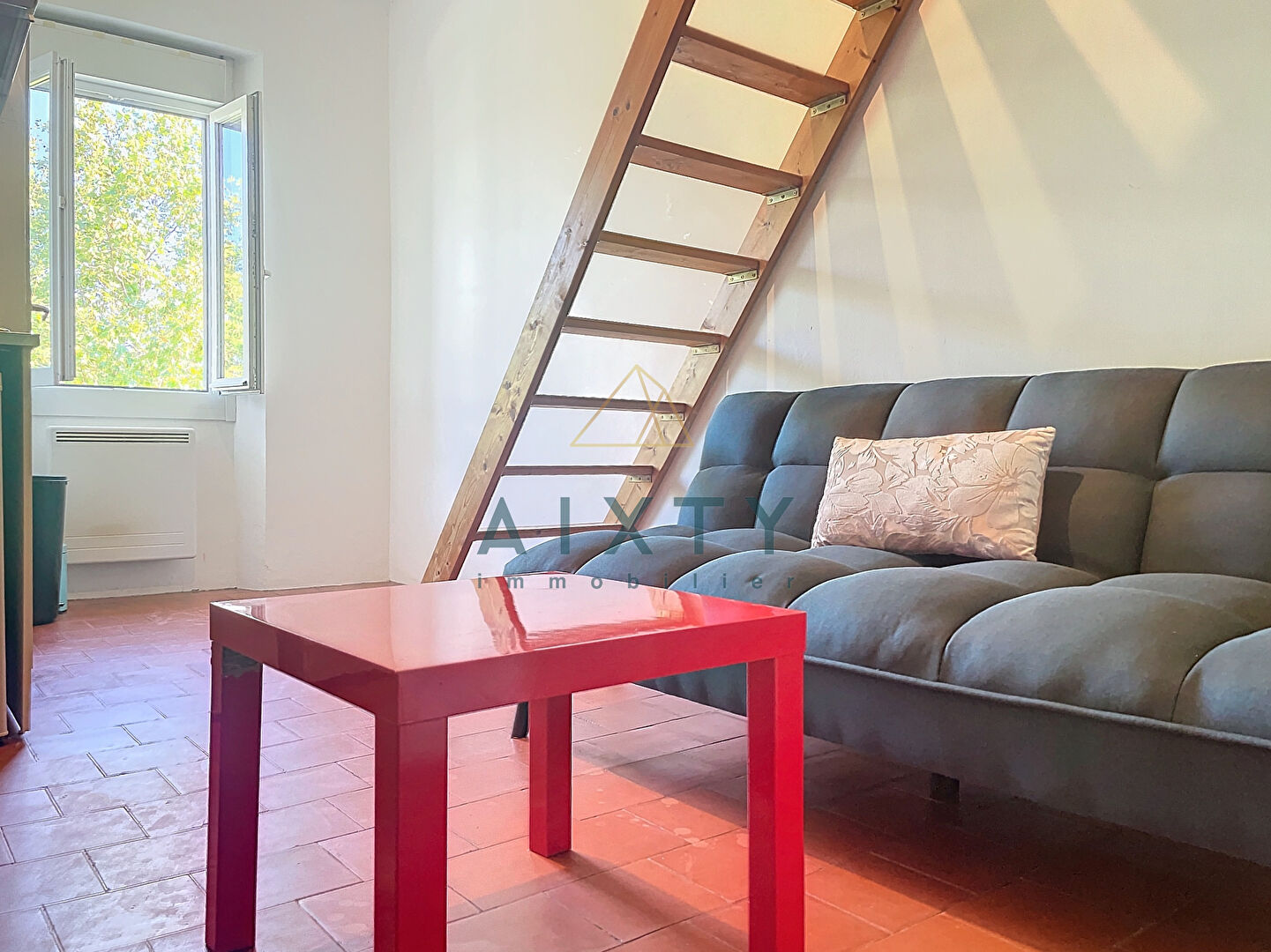 Studio 13.90m2, avec mezzanine, VELAUX