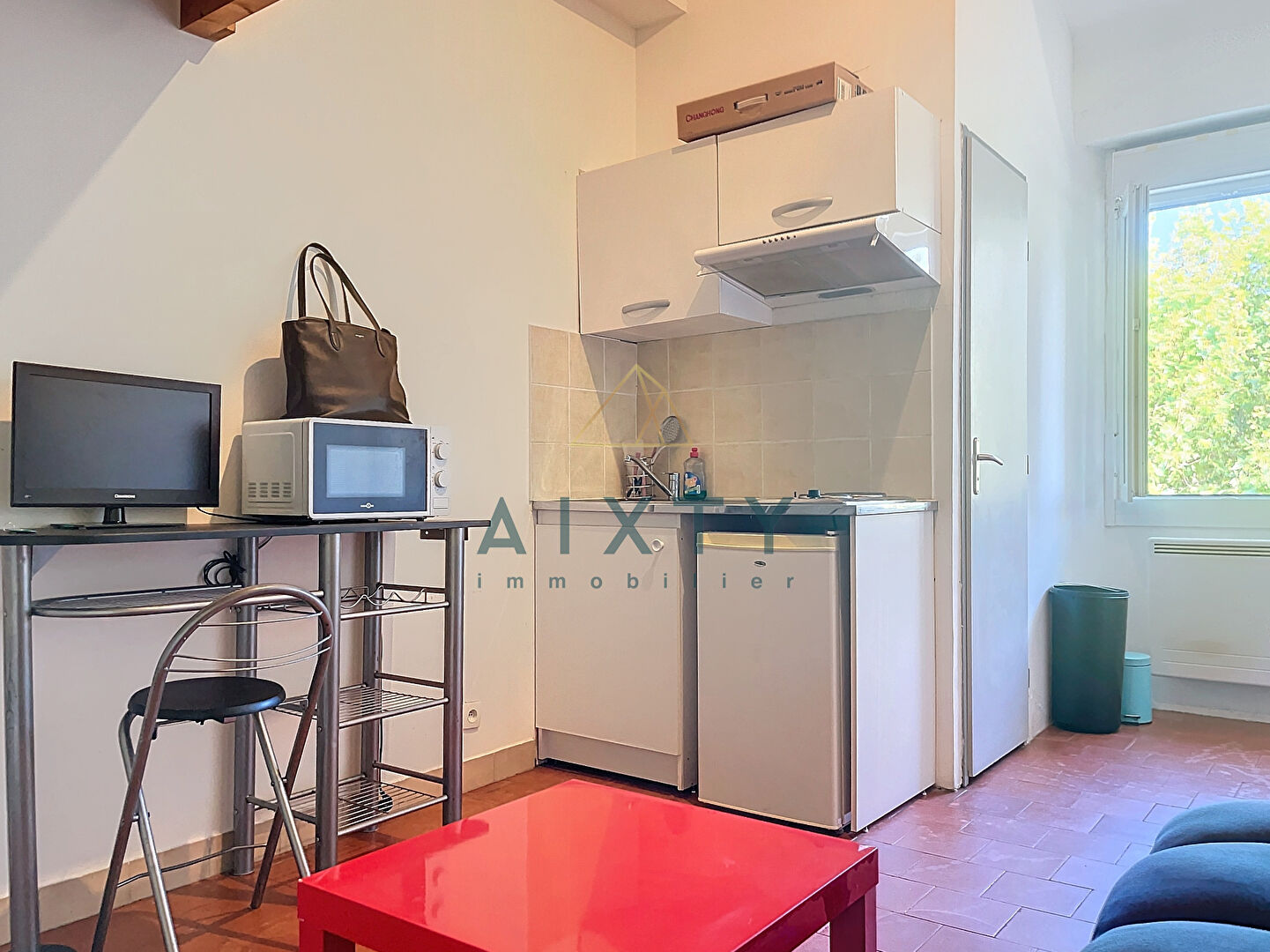 Photo Studio 13.90m2, avec mezzanine, VELAUX image 4/6