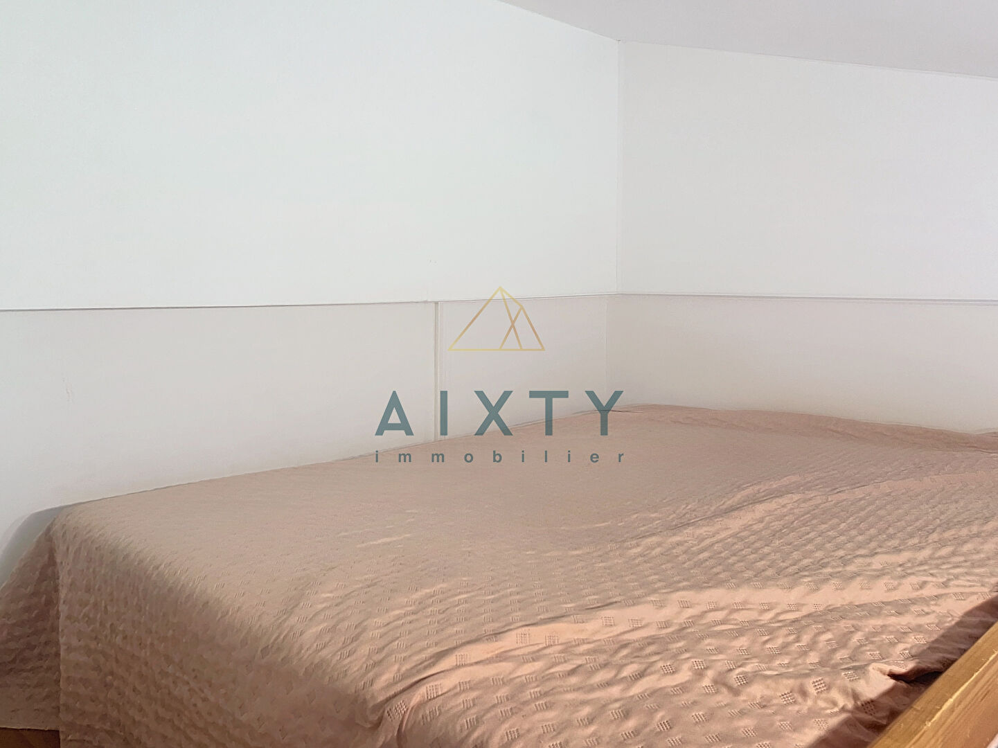 Photo Studio 13.90m2, avec mezzanine, VELAUX image 6/6