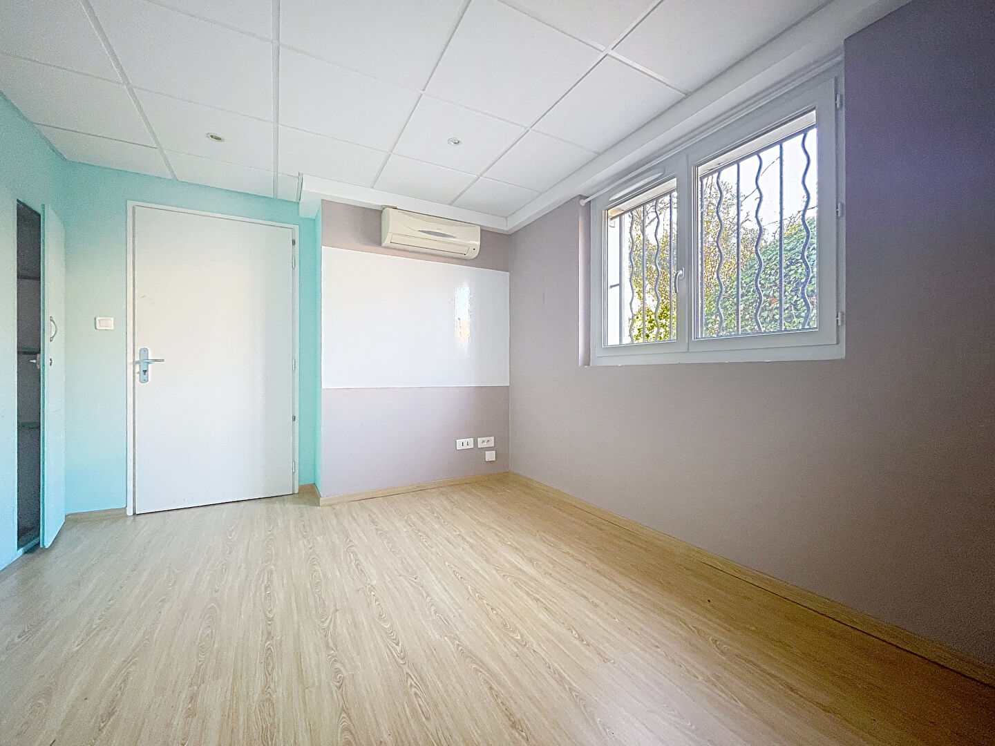 Photo Velaux - Local Professionnel - 17.51m2 image 2/4