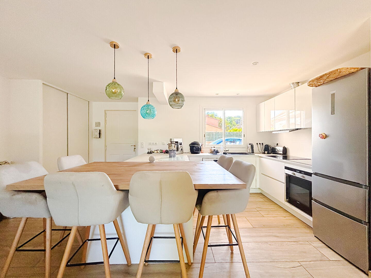 Photo Maison avec dépendances, piscine et jardin arboré de 1082 m² image 4/6