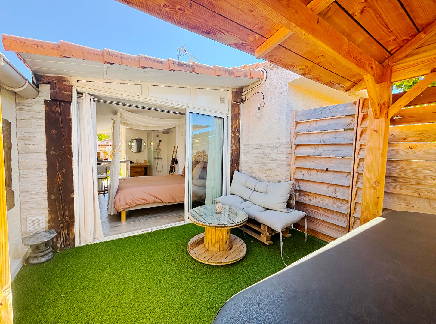 Photo Maison avec dépendances, piscine et jardin arboré de 1082 m² image 6/6