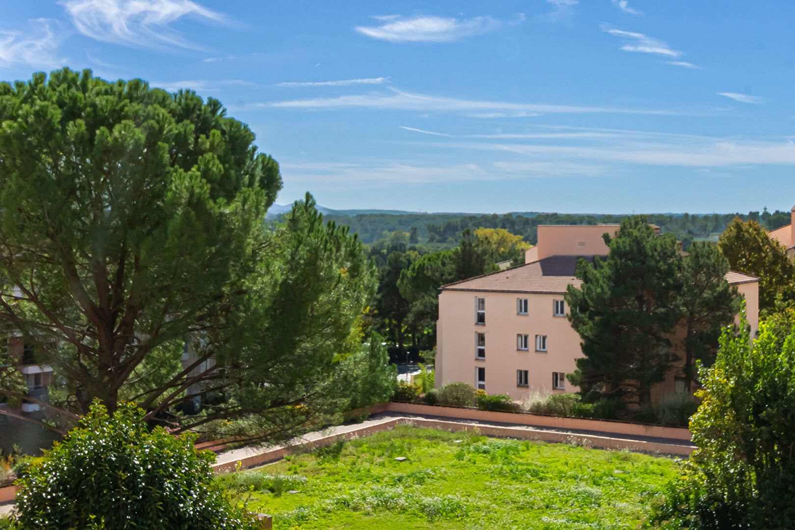 Photo T3 de 69 m² avec terrasse et garage image 5/6