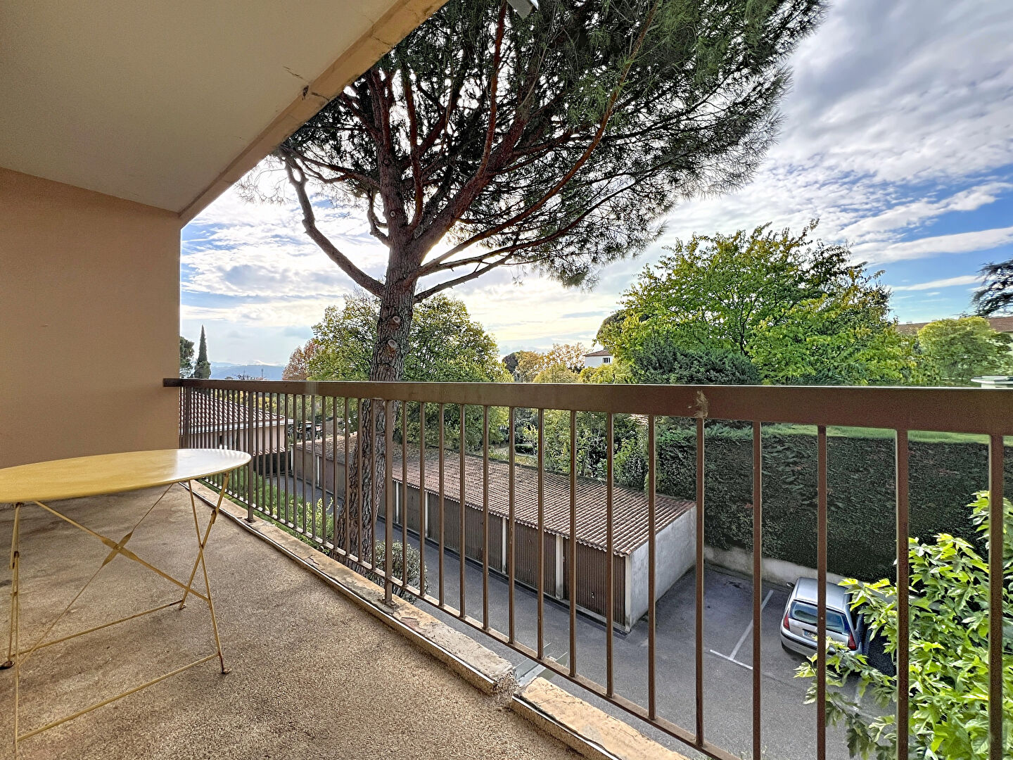 Photo AIX EST,  T1 résidence standing, ascenseur, terrasse, parking. image 2/6