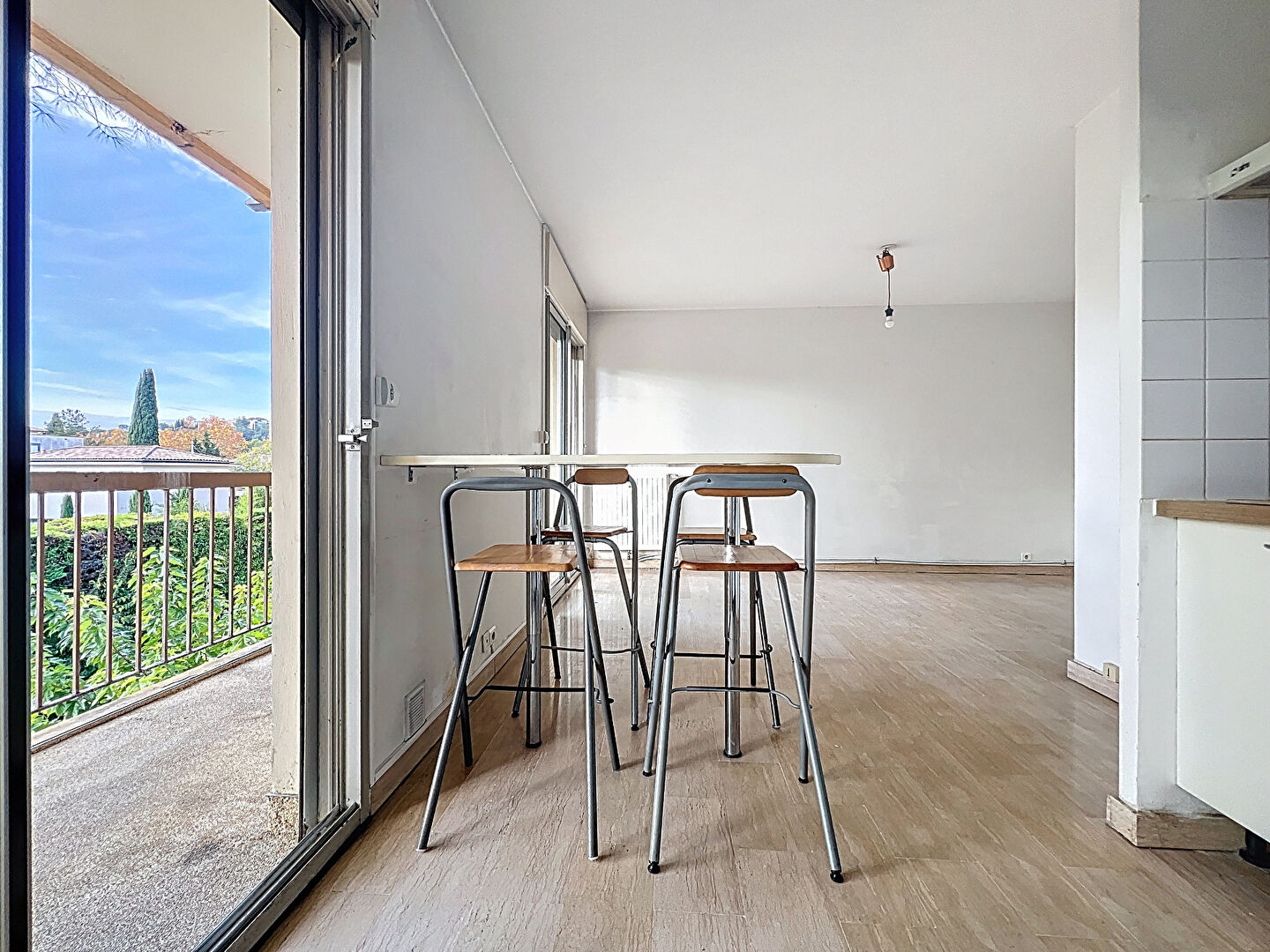 Photo AIX EST,  T1 résidence standing, ascenseur, terrasse, parking. image 6/6