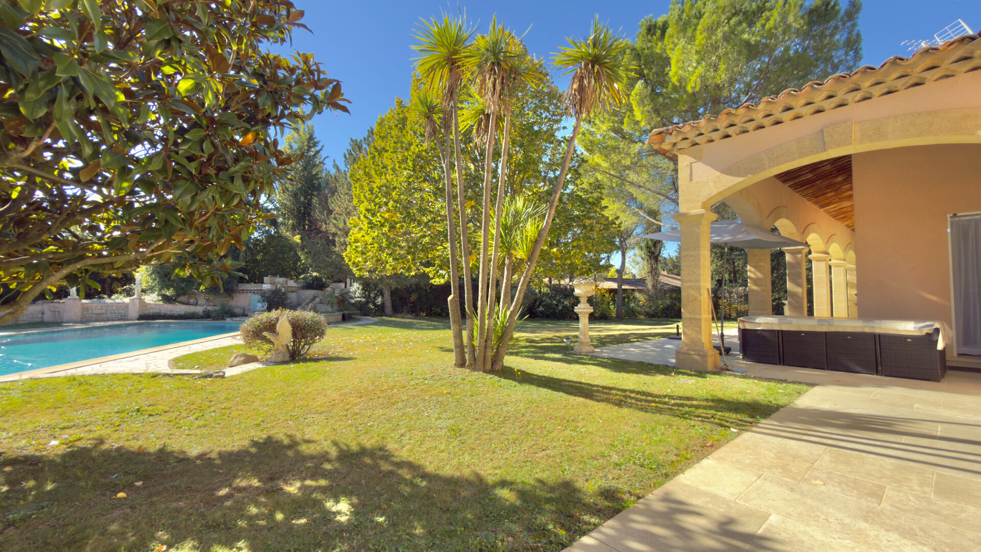 Maison Saint Cannat 6 pièce(s) 260 m2 dont 60 m2 de dépendance