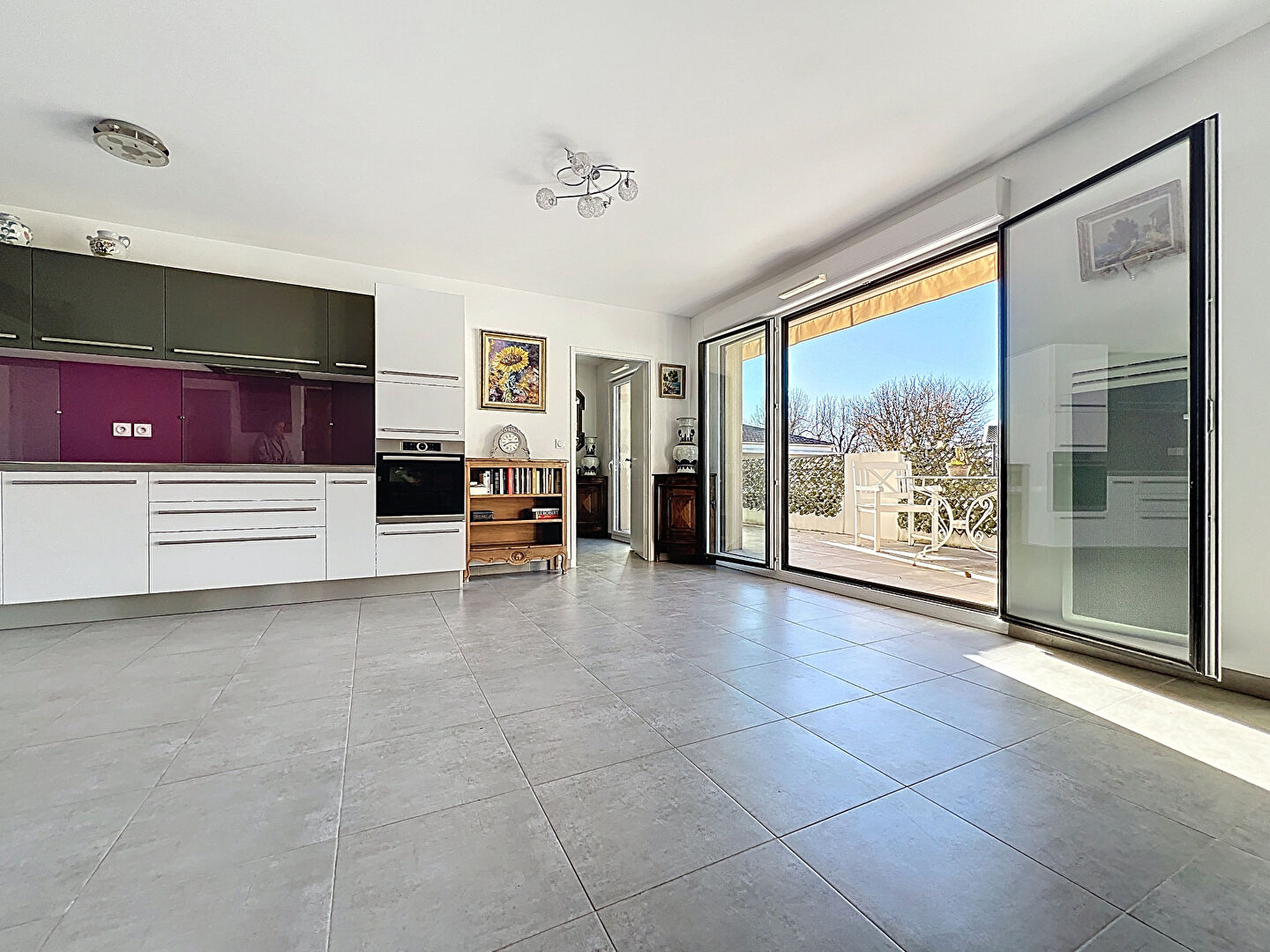 AIX SUD APPARTEMENT T3/4 ASCENSEUR TERRASSES PARKING