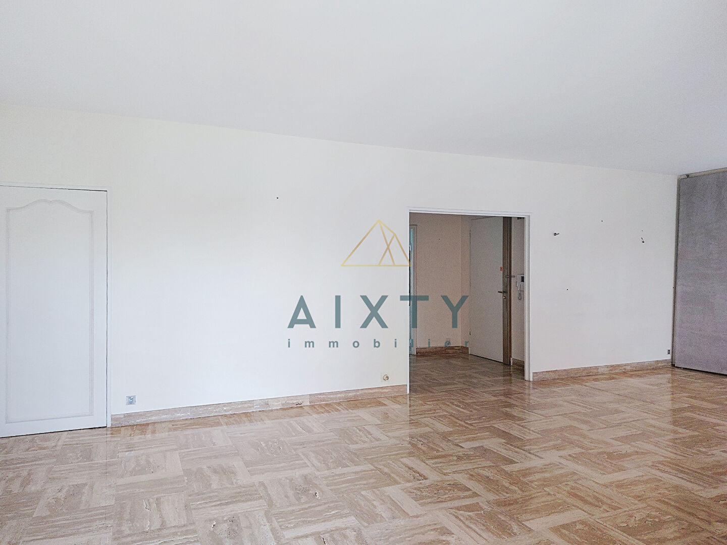 Photo Magnifique appartement centre ville à pied , dans belle résidence avec ascenseur, garage et cave image 6/6