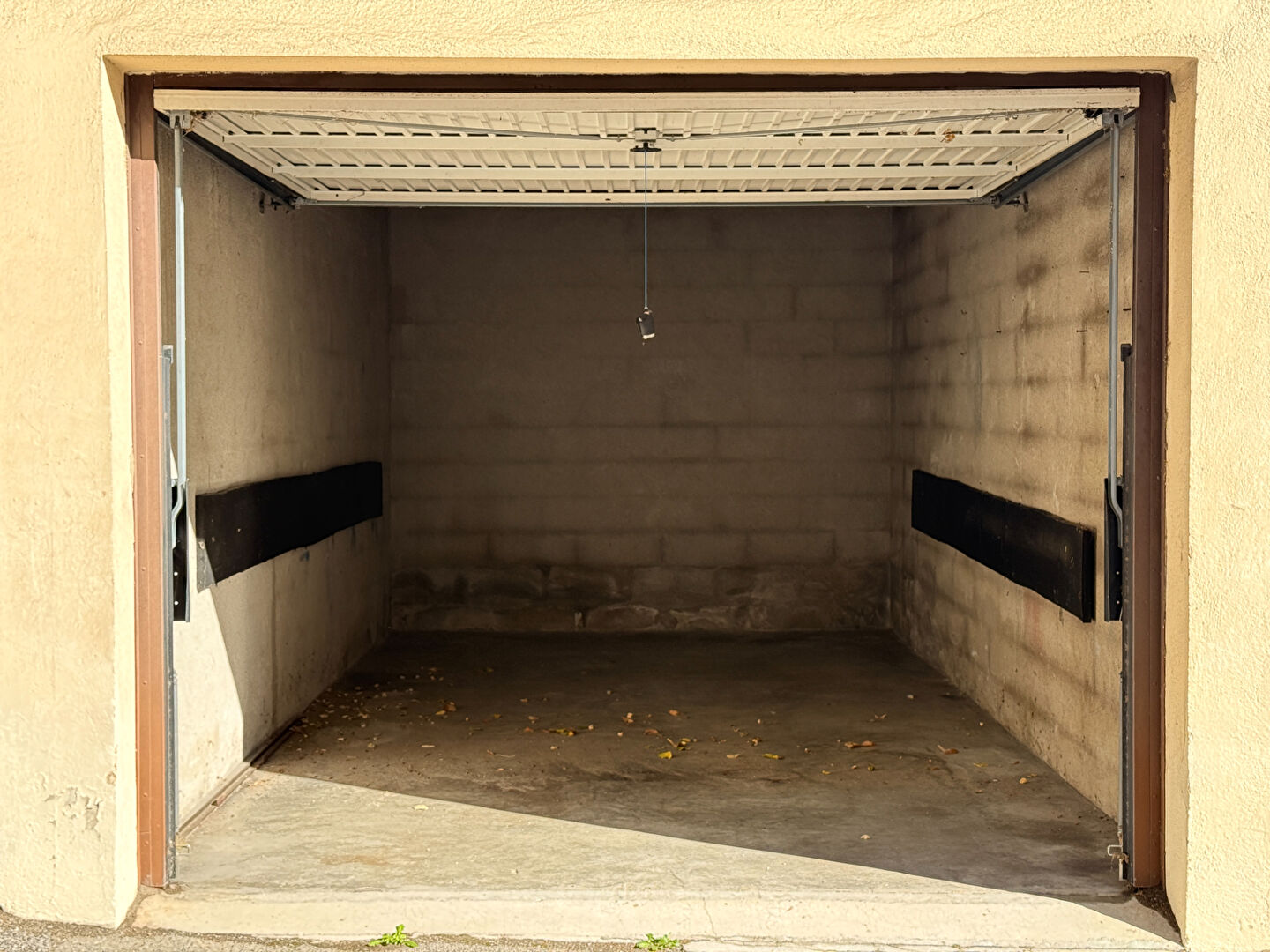 Photo Garage à Vendre image 3/4