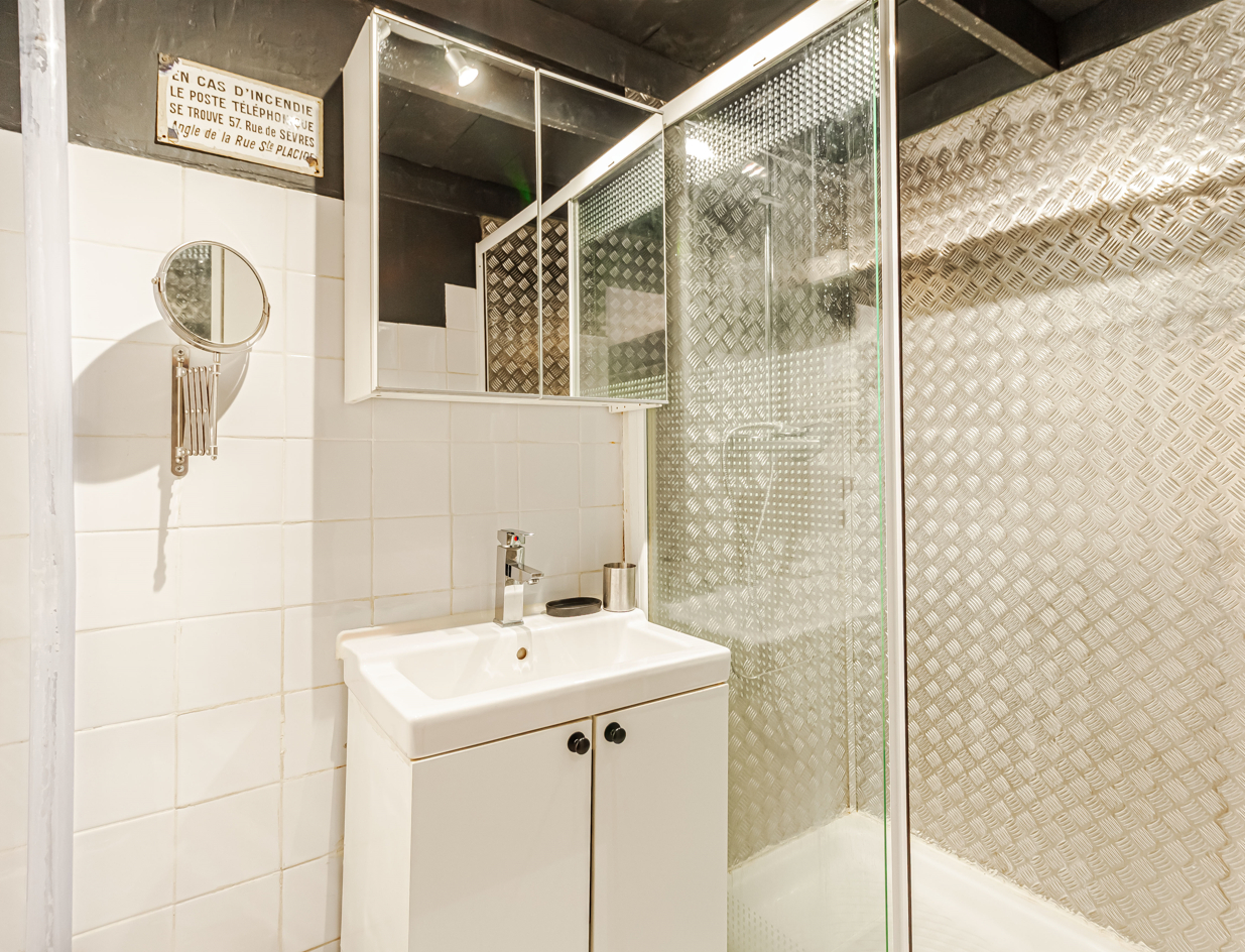 Photo Charme Aixois ? Grand T1 Meublé, Calme Absolu, Mezzanine image 4/5