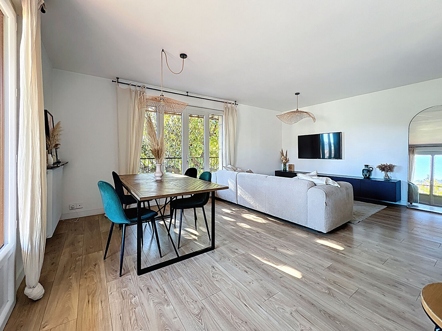 Photo AIX PIGONNET,  DEUX CHAMBRES , GRAND JARDIN image 1/6