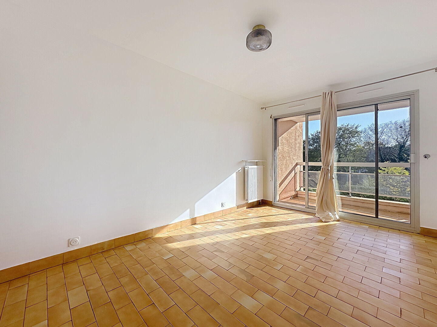 Photo Résidence sécurisée - Studio avec terrasse, cave, place de parking image 1/6