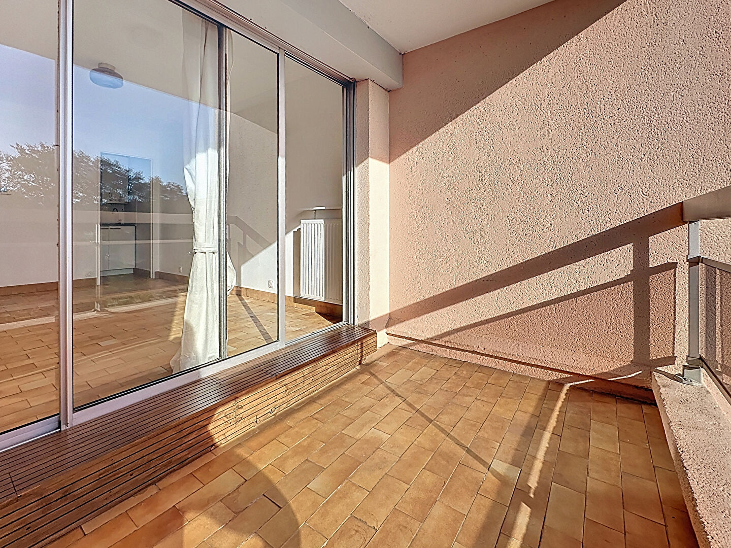 Photo Résidence sécurisée - Studio avec terrasse, cave, place de parking image 2/6